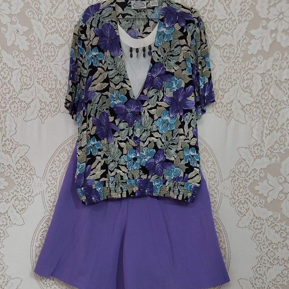 The villager Purple floral top size large and culottes size medium 064